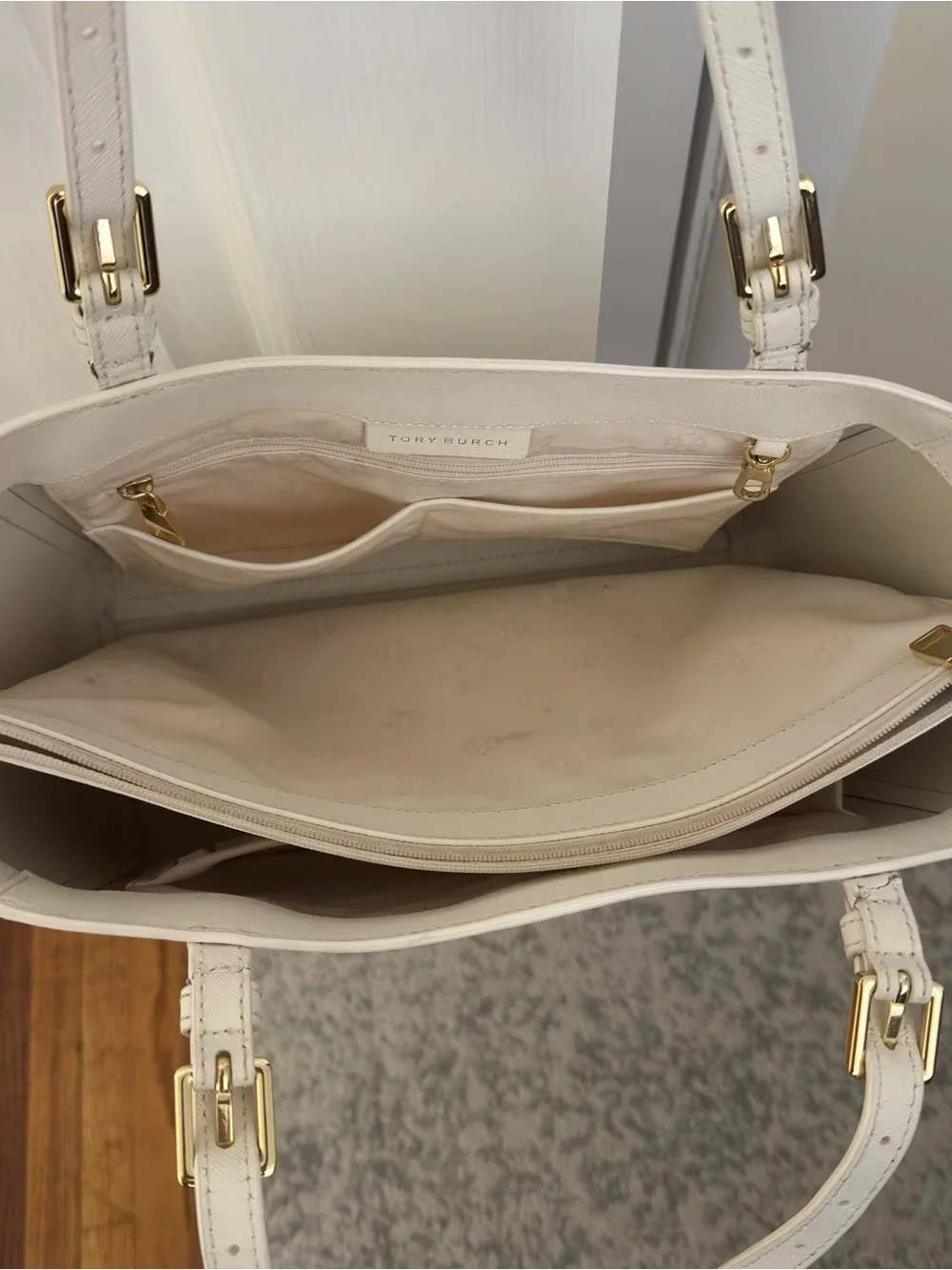 Tory Burch Emerson Small Tote in white and gold